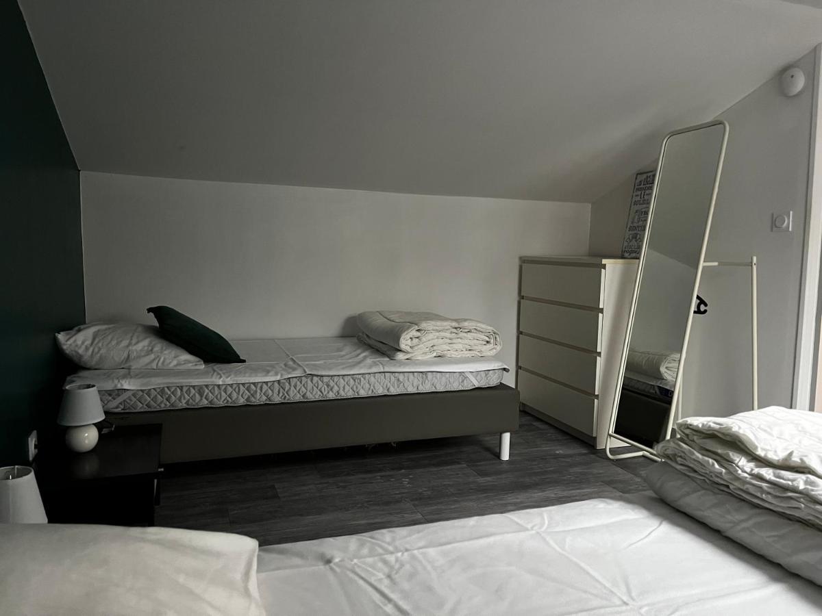 La Tranquilite Bleue - Maison Avec Parking Cloture Holiday home